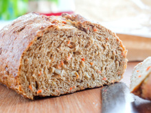 Pão integral de cenoura: receita saudável e fácil de fazer é fonte de fibras e proteínas