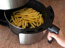 Como evitar que suas batatas fiquem moles na airfryer com essas dicas
