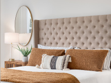 Adeus cabeceiras de cama nos quartos: substitua o encosto por essa tendência que dá um toque único ao ambiente