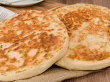 Pão sem farinha para o café da manhã: perfeito para torradas, é fácil de fazer e fica pronto em tempo recorde