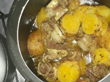 Costela de boi com mandioca