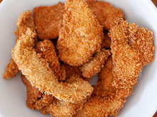 Nem farinha de trigo, nem farinha panko: o frango empanado sem glúten perfeito é feito com farinha de tapioca