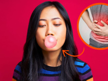 Minha mãe sempre falou que engolir chiclete gruda o estômago, mas será que é verdade?