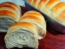 PÃO CASEIRO QUE JÁ SAI FATIADO DO FORNO