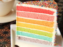 Bolo arco-íris em camadas: receita perfeita para festas infantis