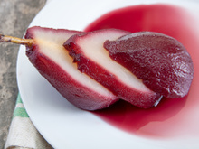 Pera ao vinho tinto: confira a receita fácil de fazer