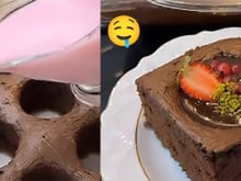 Bolo fofinho com recheio de pudim cremoso como você nunca pensou em fazer: receita diferente é fácil e uma explosão de sabor a cada garfada