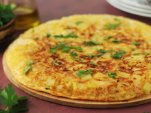 Omelete de batata assada: receita muito fácil para um almoço ou jantar cheio de sabor