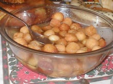Bolinhas de queijo na calda