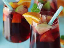 Como fazer sangria? Com poucos ingredientes você tem uma bebida refrescante e deliciosa