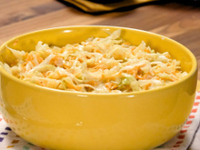 Testei um vinagrete de repolho com um ingrediente inusitado e virou queridinho dos churrascos aqui em casa