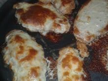 Bife de frango à milanesa com queijo quente