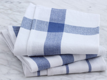 O truque para deixar os panos de cozinha como novos em 20 minutos (sem esfregar ou lavar na máquina)