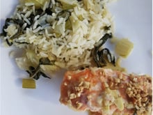 Salmão ao molho de gorgonzola e mel com castanhas
