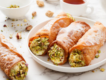 Desde que aprendi a fazer cannoli com massa de pastel não quero saber de outra coisa: receita fácil é a sobremesa preferida da minha família