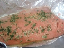 Salmão de forno com alcaparras