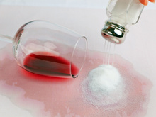 Dicas para remover manchas de comida: 5 truques caseiros e infalíveis