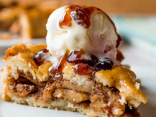 Torta de maça estilo americano: sirvo com sorvete de creme para as crianças e elas amam