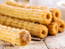 Nem pudim, nem pavê: a sobremesa que mais faz sucesso aqui em casa é o churros com doce de leite