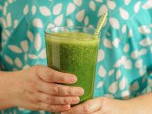 Há 17 anos bebo esse suco sem água todas as manhãs: bebida verde ajuda a desinflamar o corpo