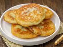 Hotteok de batata: a panqueca coreana com recheio de queijo que vai virar seu novo vício