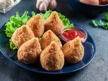 Coxinha com massa de arroz: receita diferente e deliciosa