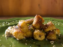 Nem batata, nem mandioquinha: esse nhoque de banana da terra fica com textura que desmancha na boca e é perfeito para variar o cardápio