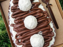Ovo de colher com leite em pó e creme de avelã