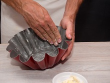 Maneiras de untar e enfarinhar formas e tabuleiros