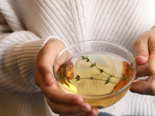 Esse é o chá desconhecido que promete melhorar os sintomas da indigestão e controlar o colesterol