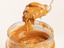 Os perigos de se consumir pasta de amendoim: veja esse alerta da nutri antes de seguir com o hábito na dieta