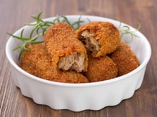 Crocante de carne louca com geleia de pimenta