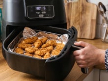 Para que serve usar papel-alumínio na airfryer? Veja por que é recomendado e aprenda a usar do jeito certo para não danificar o aparelho