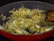 Um truque simples para refogar cebolas e evitar odores desagradáveis ​​em sua casa