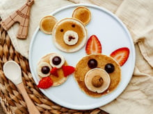 Panqueca doce em formato de animais: receita divertida com frutas para crianças