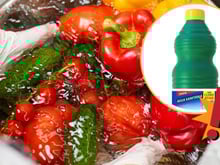 Vegetais devem ser higienizados com água sanitária, mas é preciso saber qual comprar