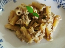 Rigatone ao molho de atum
