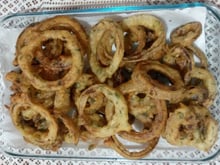 Cebola empanada estilo cebolitos