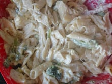 Macarrão ao molho branco e brócolis