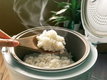 Panela elétrica de arroz: descubra as vantagens de se ter uma na cozinha!