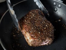 Técnicas culinárias: o que é selar e reduzir