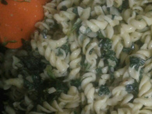 Macarrão com espinafre fácil