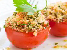 Ideal para qualquer estação, confira nossa receita de tomates recheados sem cozimento e com muito frescor!