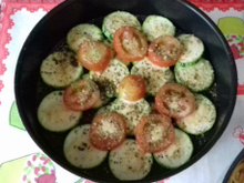 Petisco fácil de abobrinha e tomate