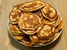 Fofinho, pronto em minutos e com sabor de infância: receita de bolinho tareco de frigideira para o seu café da manhã