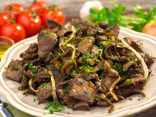 Iscas de fígado aceboladas: receita prática e deliciosa