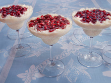 Arroz doce com calda de romã