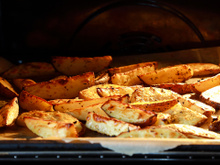 Todo mundo quer batata crocante, mas quase ninguém presta atenção nesse passo antes de levar ao forno