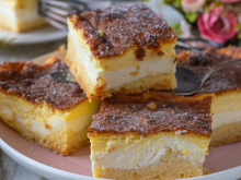 Cremoso, fácil e com três camadas deliciosas: aprenda a fazer um bolo alemão perfeito para o lanche da tarde