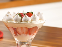 Sobremesa de suspiro com morangos: receita fácil e deliciosa para deixar a Gretchen e toda a sua família com água na boca!